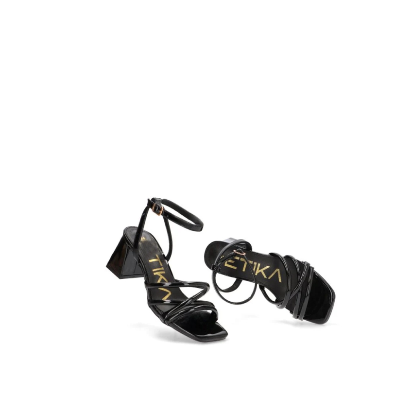 SANDALIAS DE TACON ETIKA TIRAS CHAROL NEGRO 90005