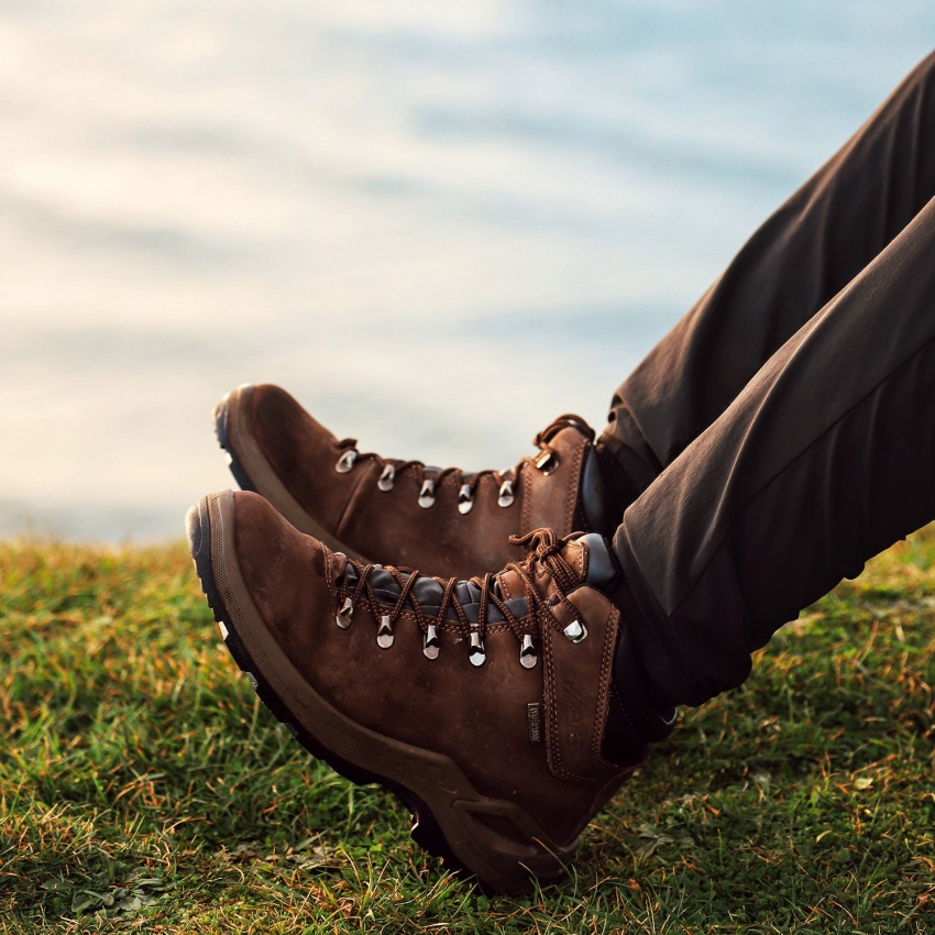 BOTA MONTAÑA HOMBRE PAREDES VELETA MARRON